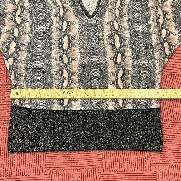 Le Chateau women’s size medium snakeskin print Black pink White glittery Top - Picture 6 of 12